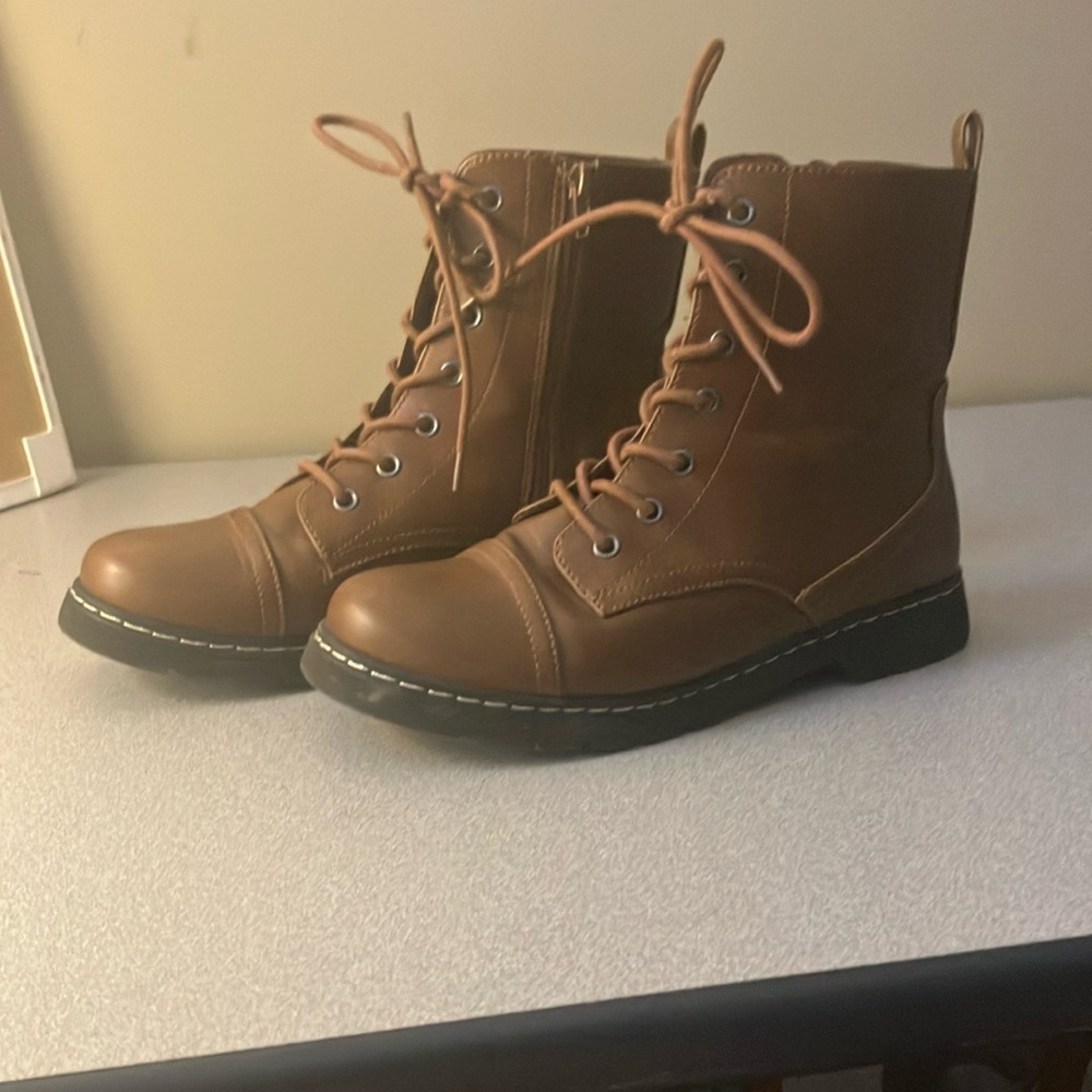 Arizona Jean Company Brown Lace-Up Boots